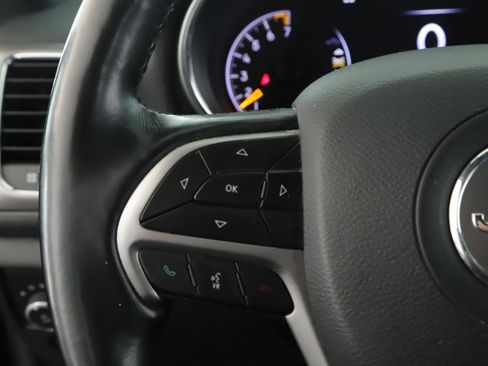 Used 2020 Jeep Grand Cherokee Laredo AWD/4WD image 9