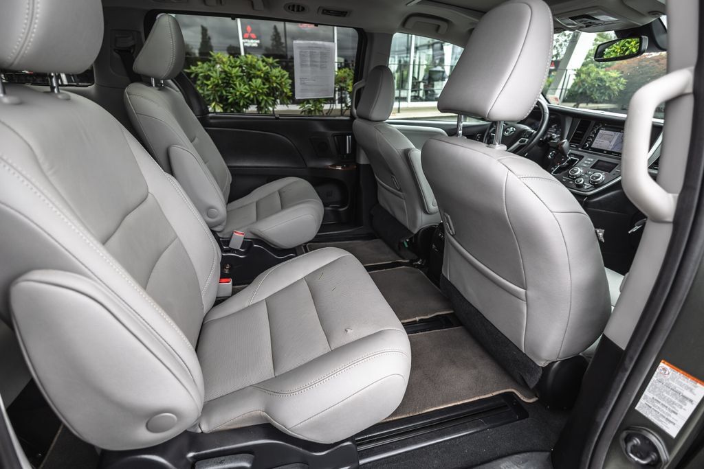 Used 2020 Toyota Sienna Limited AWD/4WD image 30