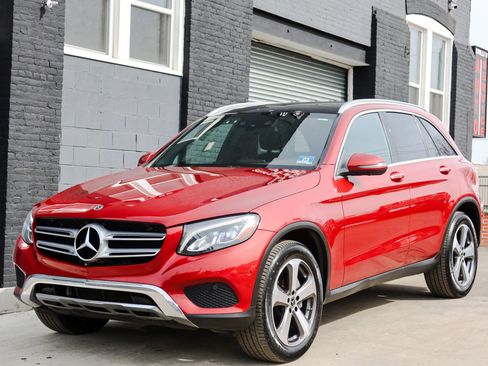 Used 2018 Mercedes-Benz GLC 300 4MATIC image 3