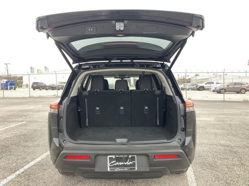 Used 2025 Nissan Pathfinder SV image 21