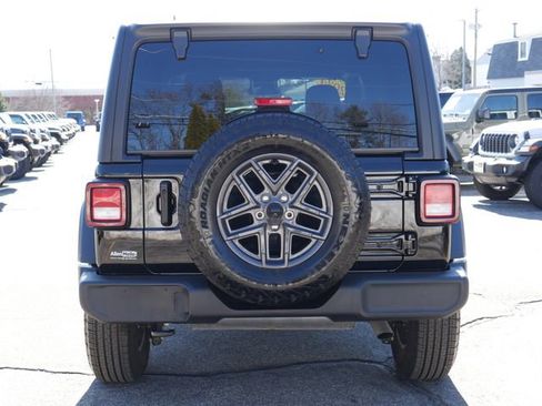 Used 2024 Jeep Wrangler Sport S image 5