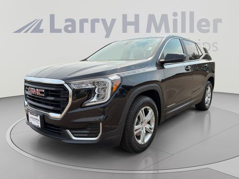 Used 2024 GMC Terrain SLE FWD image 1
