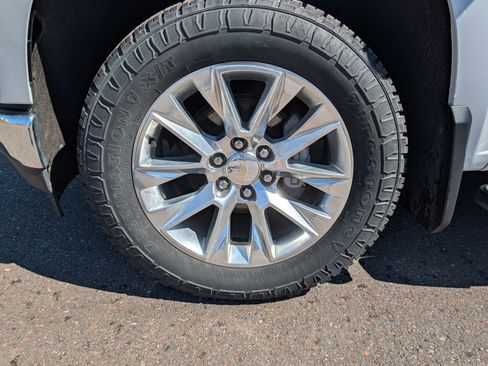 Used 2020 Chevrolet Silverado 1500 LTZ AWD/4WD image 15