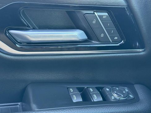 Used 2025 GMC Yukon XL Denali image 26