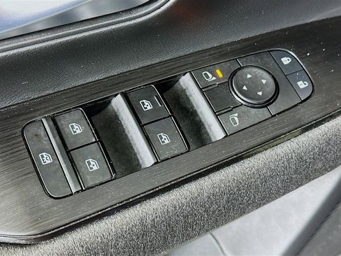 Used 2025 Nissan Kicks SV image 15