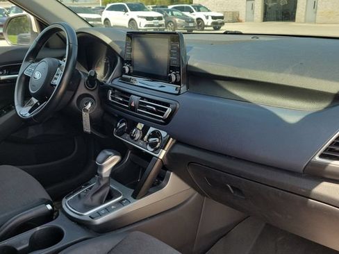 Used 2021 Kia Seltos S AWD/4WD image 19