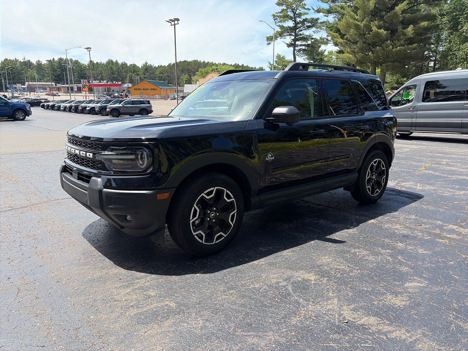 Used 2025 Ford Bronco Sport Outer Banks w/ Outer Banks Tech Package+ AWD/4WD image 3