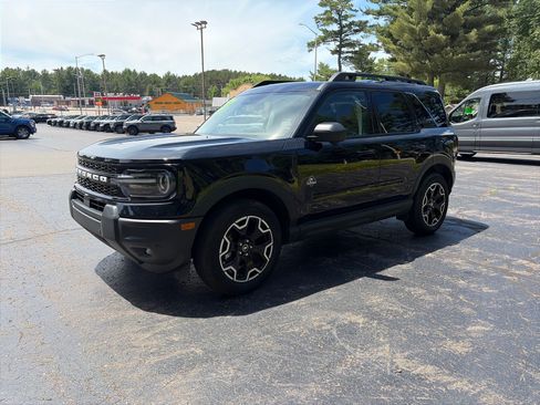 Used 2025 Ford Bronco Sport Outer Banks w/ Outer Banks Tech Package+ AWD/4WD image 3