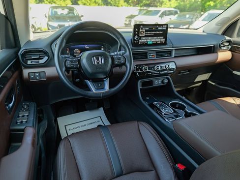 Used 2025 Honda Pilot Elite image 42