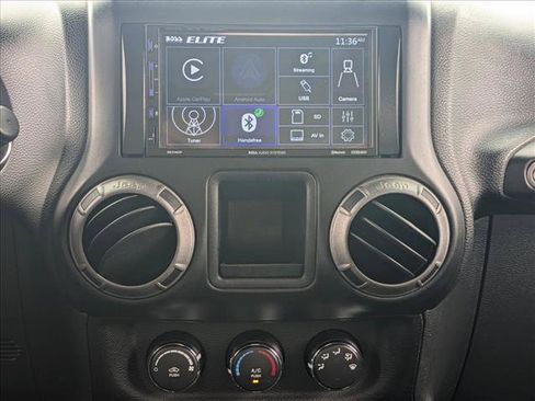 Used 2017 Jeep Wrangler Sport w/ Connectivity Group AWD/4WD image 14