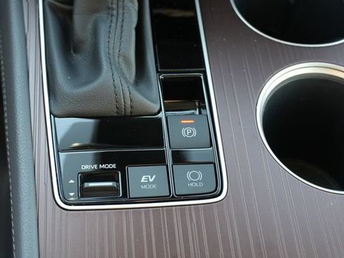 Used 2023 Toyota Sienna XLE FWD image 38