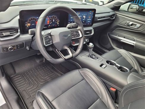 Used 2025 Ford Mustang Premium image 6
