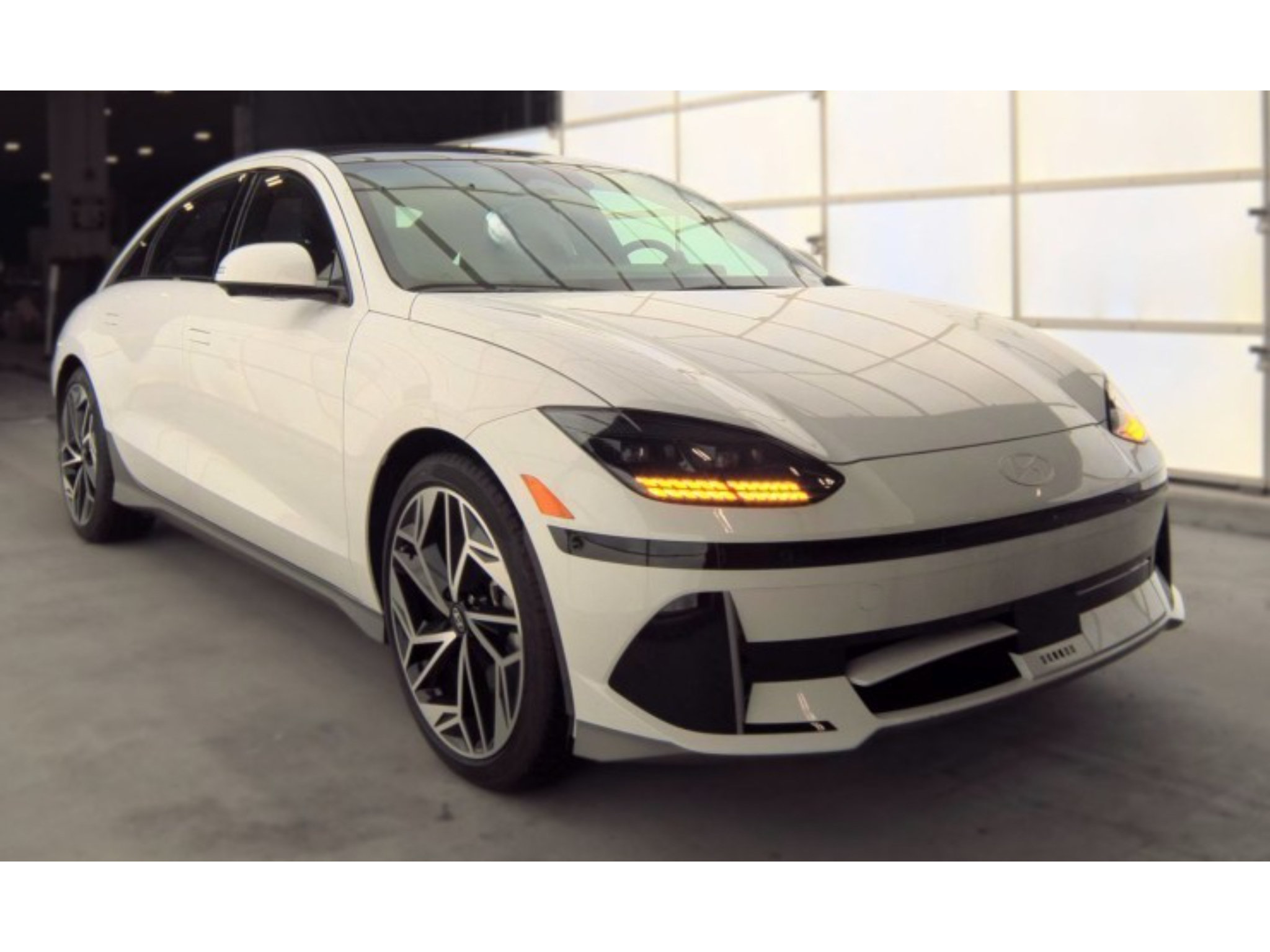 Used 2023 Hyundai Ioniq 6 Limited AWD/4WD image 2