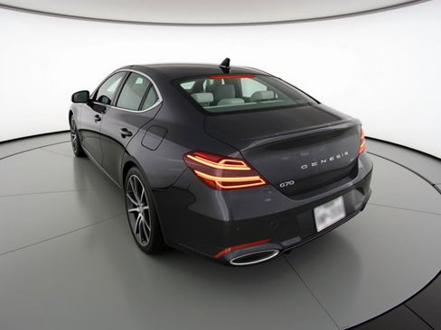 Used 2025 Genesis G70 2.5T image 6