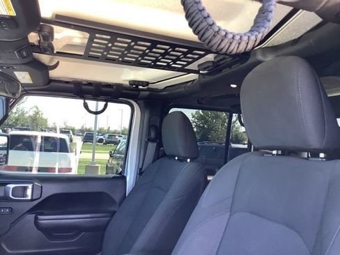 Used 2021 Jeep Gladiator Sport AWD/4WD image 16
