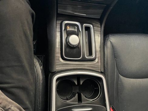 Used 2018 Chrysler 300 Touring image 34