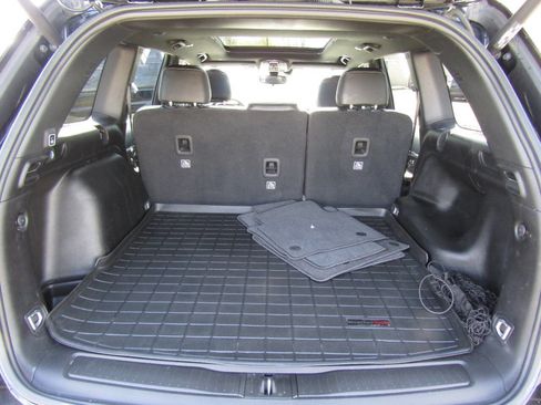 Used 2024 Jeep Grand Cherokee Limited w/ Black Appearance Package image 23