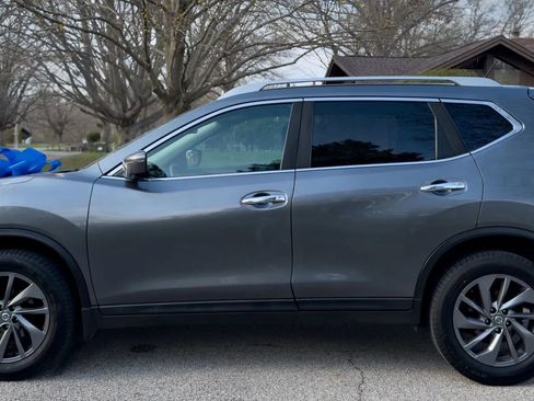 Used 2016 Nissan Rogue SV image 8