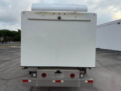 Used 2017 Ford E-450 and Econoline 450 Super Duty w/ Power Windows & Locks Group image 7