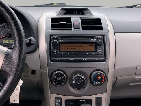 Used 2012 Toyota Corolla LE FWD image 7