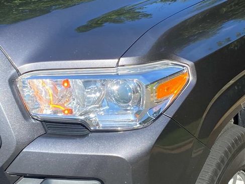 Used 2022 Toyota Tacoma SR RWD image 4