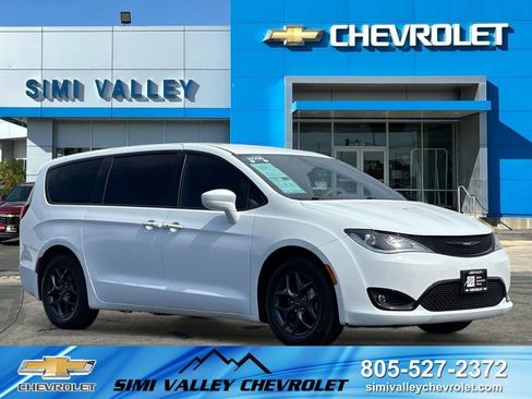 Used 2018 Chrysler Pacifica Touring Plus w/ S Appearance Package image 1
