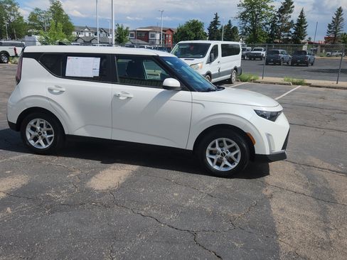 Used 2023 Kia Soul S FWD image 14