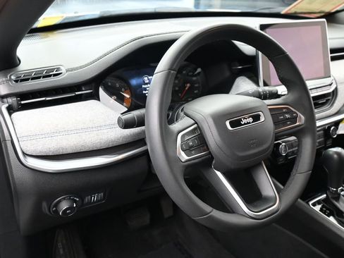 Used 2023 Jeep Compass Latitude AWD/4WD image 14