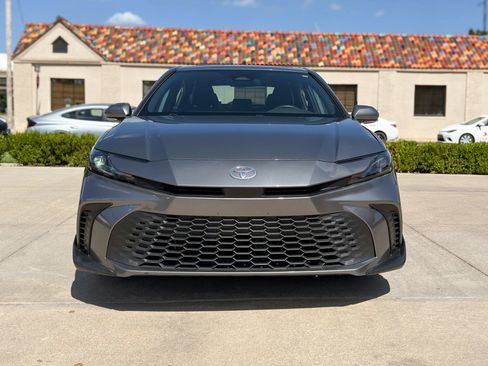 Used 2025 Toyota Camry SE FWD image 2