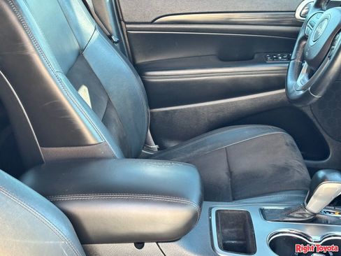 Used 2020 Jeep Grand Cherokee Altitude RWD image 12