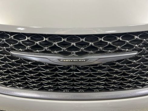 Used 2023 Chrysler Pacifica Touring-L w/ S Appearance Package AWD/4WD image 30