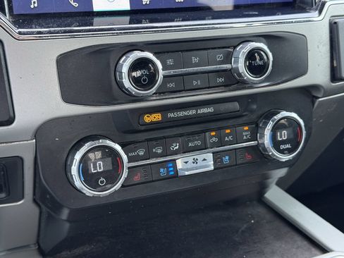Used 2022 Ford F250 Lariat w/ Lariat Ultimate Package AWD/4WD image 19