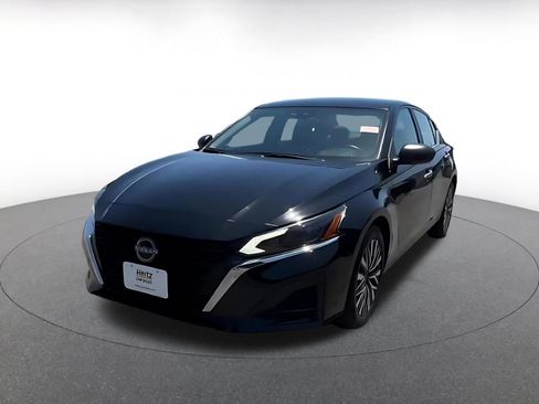 Used 2025 Nissan Altima 2.5 SV FWD image 7