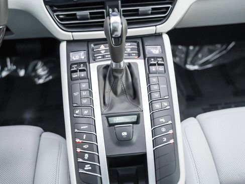 Certified 2021 Porsche Macan S image 20