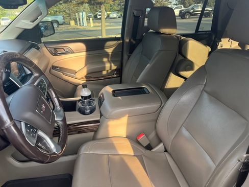 Used 2018 GMC Yukon SLT w/ HD Trailering Package AWD/4WD image 12