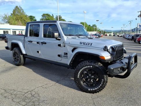Used 2022 Jeep Gladiator Sport AWD/4WD image 2