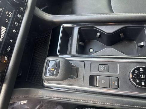 Used 2022 Nissan Pathfinder SL AWD/4WD image 27