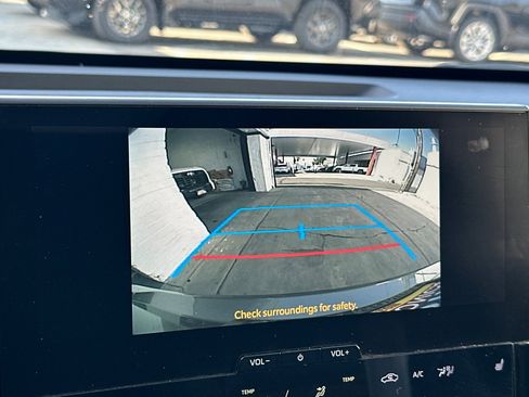 Used 2025 Toyota bZ4X FWD image 19