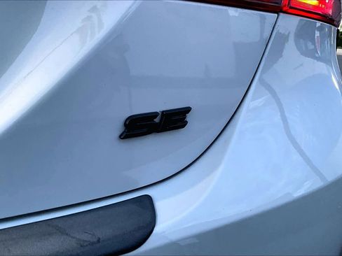 Used 2023 Toyota Camry SE image 9