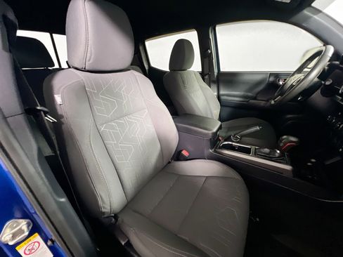 Used 2018 Toyota Tacoma TRD Sport AWD/4WD image 30