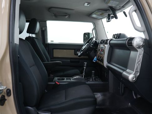Used 2011 Toyota FJ Cruiser 4WD w/ Upgrade Pkg image 12