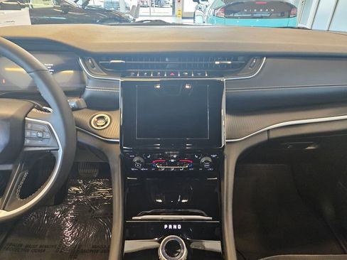 Used 2024 Jeep Grand Cherokee L Laredo image 18