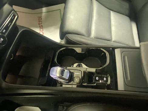 Certified 2025 Volvo XC40 B5 Plus image 27