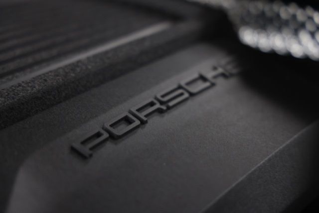 Used 2025 Porsche Macan AWD/4WD image 7