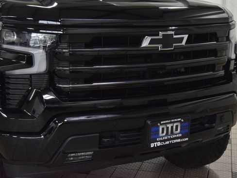 Used 2025 Chevrolet Silverado 1500 High Country w/ Midnight Edition AWD/4WD image 11