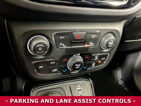 Used 2018 Jeep Compass Limited w/ Navigation Group AWD/4WD image 15
