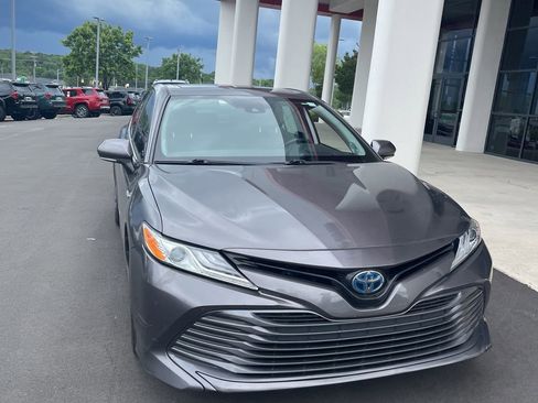 Used 2019 Toyota Camry XLE w/ Sunroof Package FWD image 1