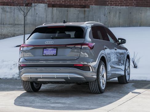 Used 2023 Audi Q4 e-tron Premium Plus w/ Premium Plus image 4