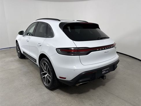 Certified 2025 Porsche Macan image 3