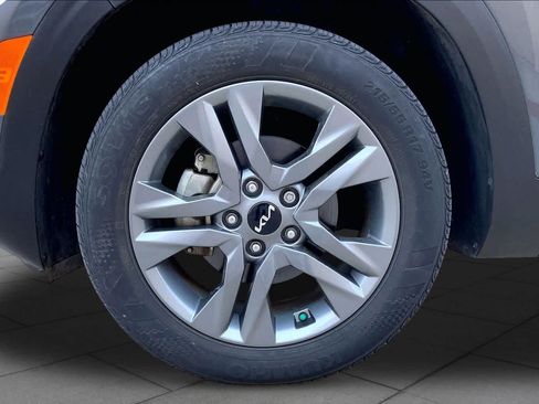 Used 2023 Kia Seltos S w/ Navigation Package FWD image 11
